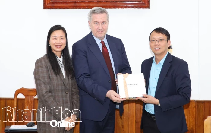 Công ty JANZZ.Technology (Thụy Sĩ) đề xuất thí điểm giải pháp thị trường lao động tích hợp tại Khánh Hòa