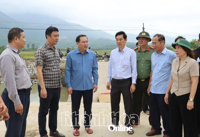 Phó Bí thư Thường trực Tỉnh ủy Hồ Xuân Trường yêu cầu khẩn trương chi hỗ trợ cho người dân và khắc phục những công trình cấp thiết