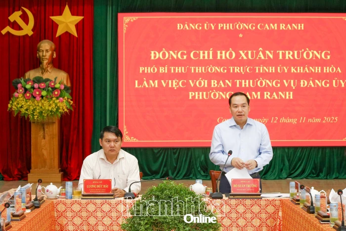 Phó Bí thư Thường trực Tỉnh ủy Hồ Xuân Trường làm việc với Ban Thường vụ Đảng ủy phường Cam Ranh