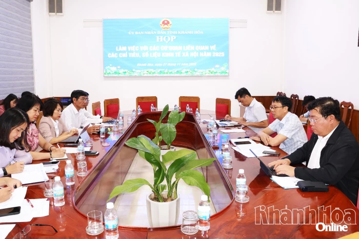 Họp về các chỉ tiêu, số liệu kinh tế - xã hội năm 2025