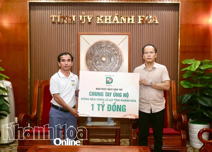 Các đơn vị hỗ trợ tỉnh Khánh Hòa 2 tỷ đồng khắc phục hậu quả lũ lụt