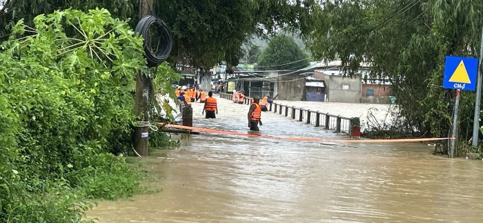 Xã Hòa Trí: Mưa lớn kéo dài, nhiều khu vực ngập sâu, giao thông chia cắt
