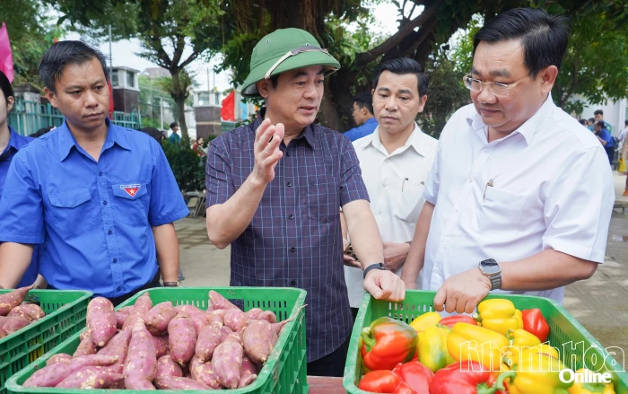 Huy động nguồn lực để tăng nguồn rau xanh cho gian hàng 0 đồng