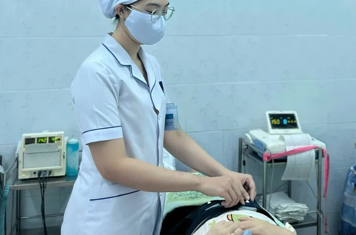 Trung tâm Chăm sóc sức khỏe sinh sản tỉnh Khánh Hòa: Khám thai, phát vitamin miễn phí cho phụ nữ mang thai vùng lũ lụt