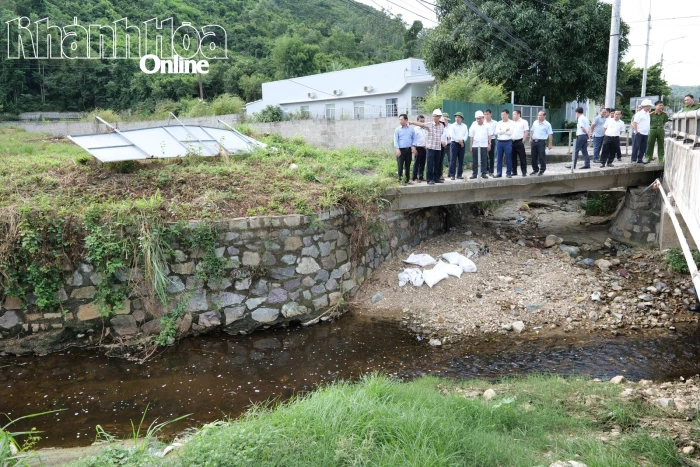 Đoàn công tác của tỉnh kiểm tra thực tế hoạt động xử lý rác, nước rỉ rác tại phường Bắc Nha Trang