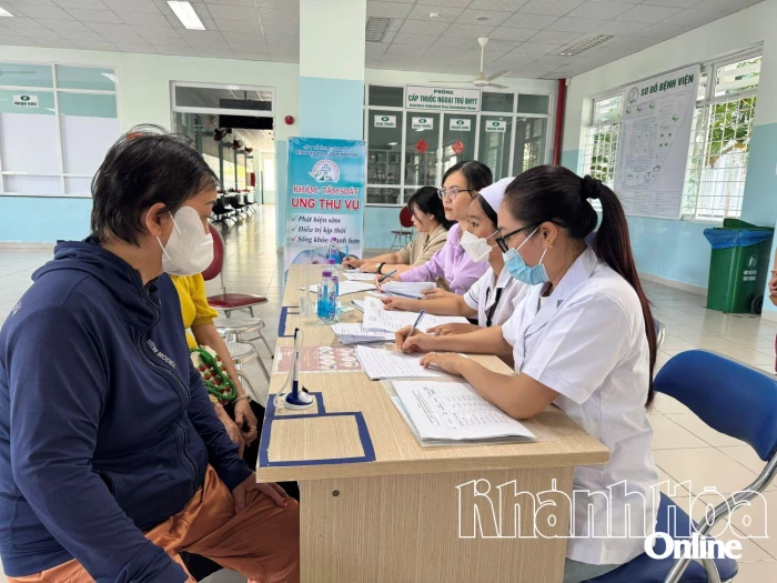 Khám sàng lọc, tư vấn ung thư vú miễn phí cho 250 phụ nữ khu vực Nha Trang