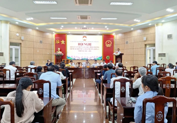 Đại biểu HĐND phường Ninh Hòa tiếp xúc cử tri các tổ dân phố