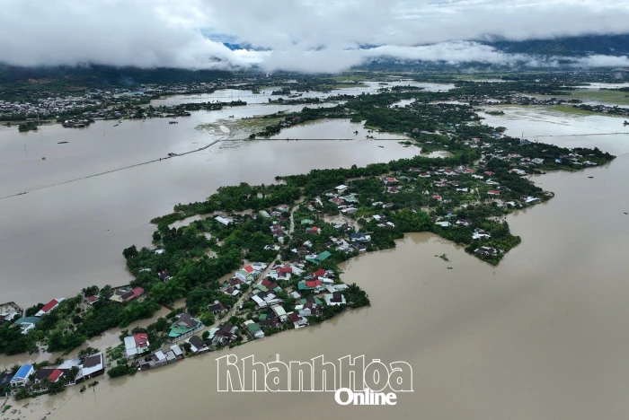 Xã Suối Hiệp: Chốt chặn 8 điểm ngập lụt, di dời người dân đến nơi an toàn