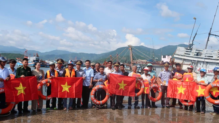 Chi đội Kiểm ngư số 4 phối hợp tuyên truyền phòng, chống IUU