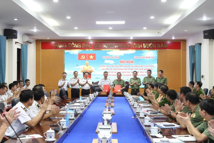Vùng 4 Hải quân ký kết quy chế phối hợp với Công an tỉnh Khánh Hòa