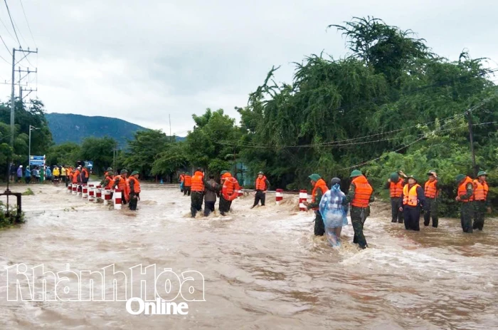 Xã Ninh Hải ứng phó mưa lũ, đảm bảo an toàn tối đa cho người dân
