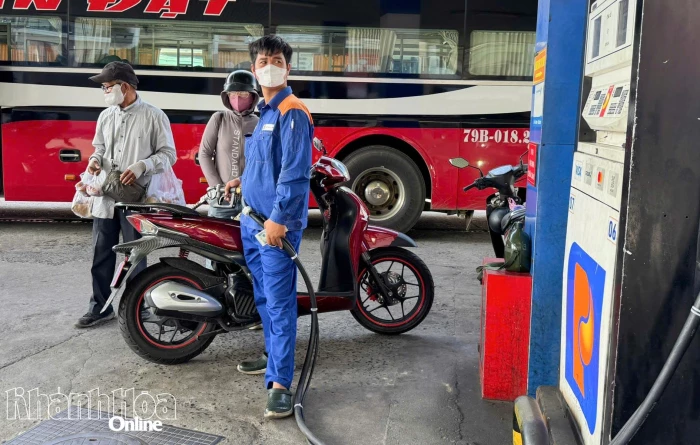 Giá xăng dầu đồng loạt giảm mạnh