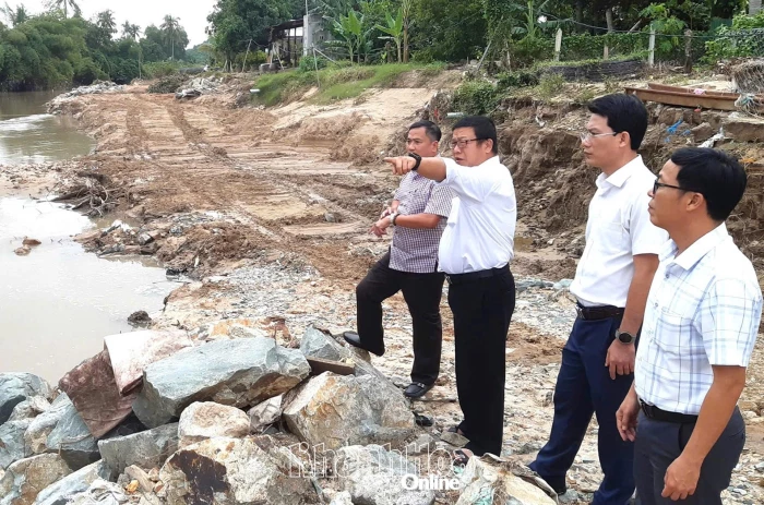 Trưởng Ban Tuyên giáo và Dân vận Tỉnh ủy Võ Hoàn Hải kiểm tra công tác phòng, chống bão và khắc phục thiệt hại do mưa lũ