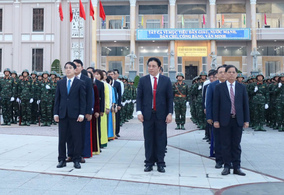 Lễ chào cờ kỷ niệm 80 năm Ngày thành lập Quân đội nhân dân Việt Nam