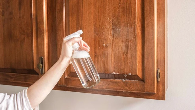 Cách vệ sinh tủ gỗ công nghiệp đơn giản, đẹp như mới mua