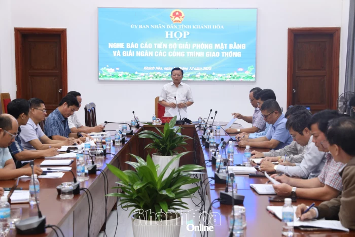 Đẩy nhanh tiến độ giải phóng mặt bằng, giải ngân các dự án giao thông