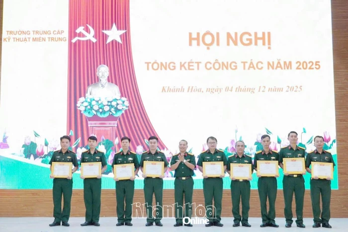 Trường Trung cấp Kỹ thuật miền Trung tổng kết công tác năm 2025