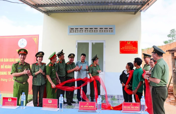 Công an tỉnh Khánh Hòa khánh thành căn nhà đầu tiên trong “Chiến dịch Quang Trung”