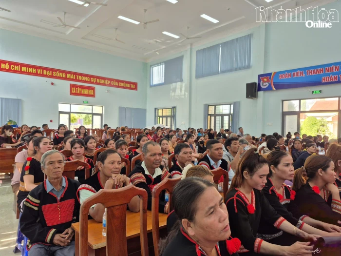 150 học viên tham gia lớp truyền dạy bảo tồn văn hóa phi vật thể ở xã Tây Ninh Hòa