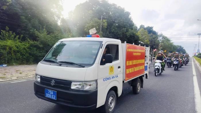 Công an xã Cam Lâm ra quân bảo đảm an ninh trật tự Tết Nguyên đán Bính Ngọ 2026