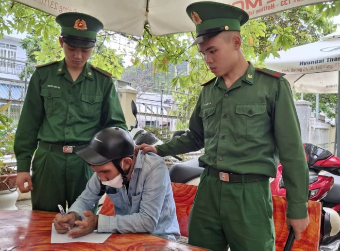 Bắt giữ 2 đối tượng mua bán trái phép ma túy