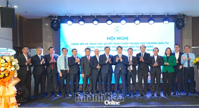 Hội nghị công bố và trao các quyết định chấp thuận chủ trương đầu tư 3 dự án khu công nghiệp trọng điểm