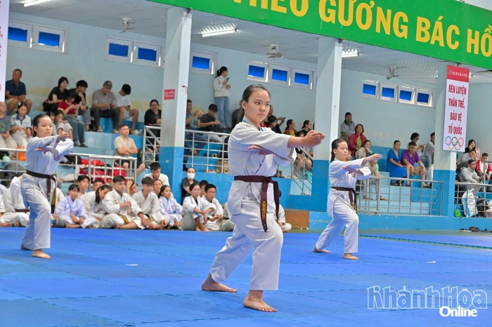 56 võ sinh thi lên đẳng karatedo năm 2025