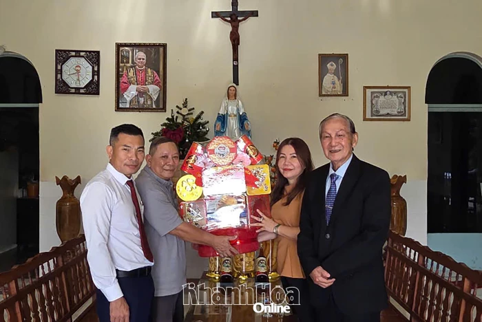 Lãnh đạo Ủy ban MTTQ Việt Nam tỉnh Khánh Hòa thăm, chúc mừng các cơ sở tôn giáo nhân dịp Giáng sinh