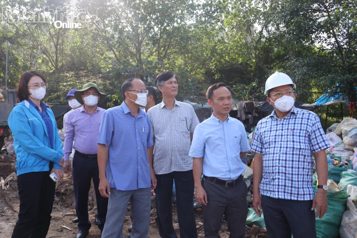 Tăng cường phương tiện, nhân lực thu gom rác