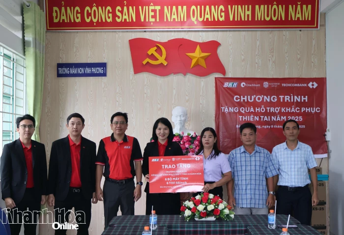 Báo và Phát thanh, Truyền hình Khánh Hòa, Techcombank và các đơn vị đồng hành tặng 6 bộ máy tính, 6 tivi cho Trường Mầm non Vĩnh Phương 1
