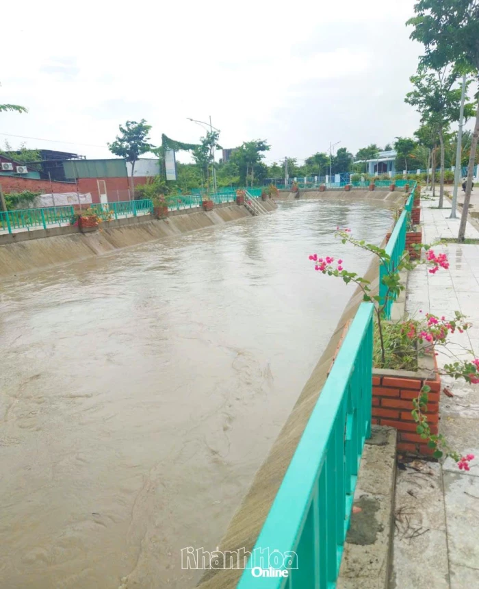 Mưa lớn gây ngập cục bộ một số điểm tại phường Phan Rang