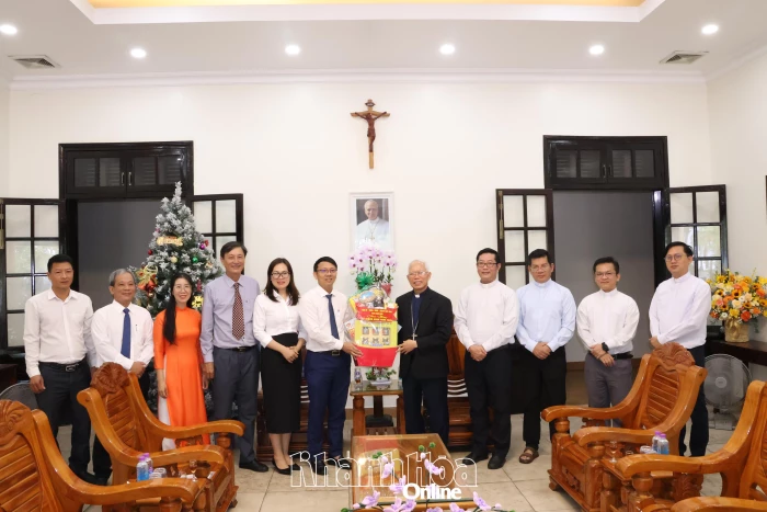 Phó Chủ tịch UBND tỉnh Nguyễn Thanh Hà thăm, chúc mừng các cơ sở tôn giáo nhân dịp Lễ Giáng sinh