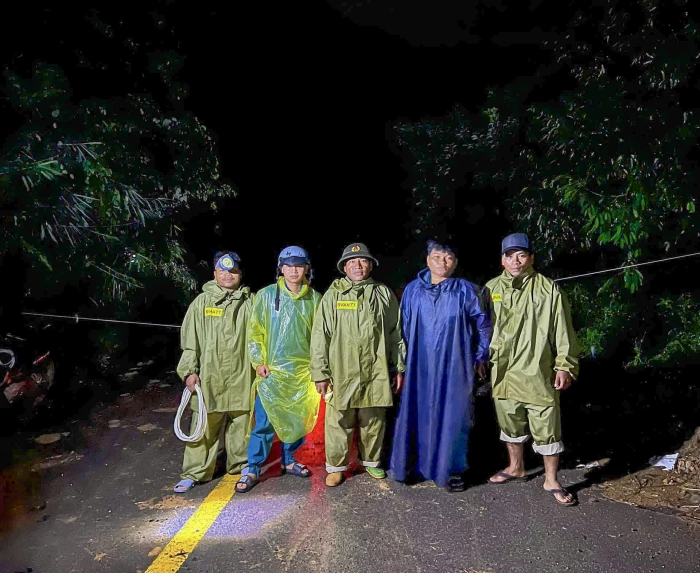 Giao thông trên Tỉnh lộ 9 lại bị chia cắt do sạt lở