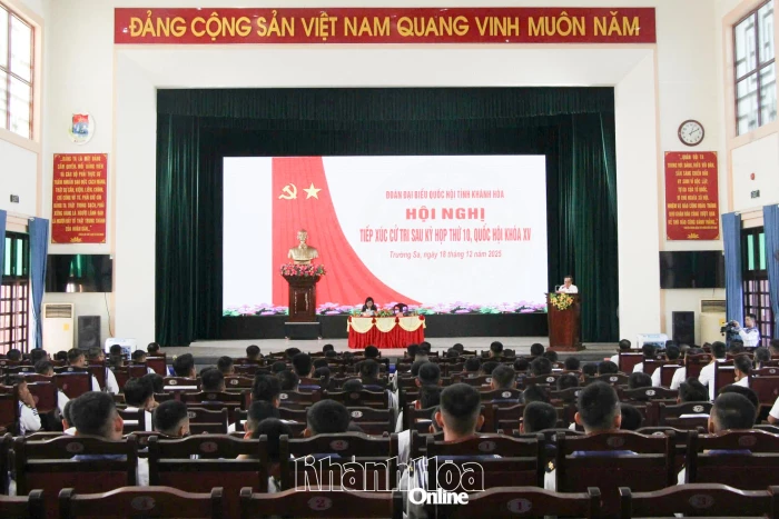 Đại biểu Quốc hội tỉnh Khánh Hòa tiếp xúc cử tri đặc khu Trường Sa