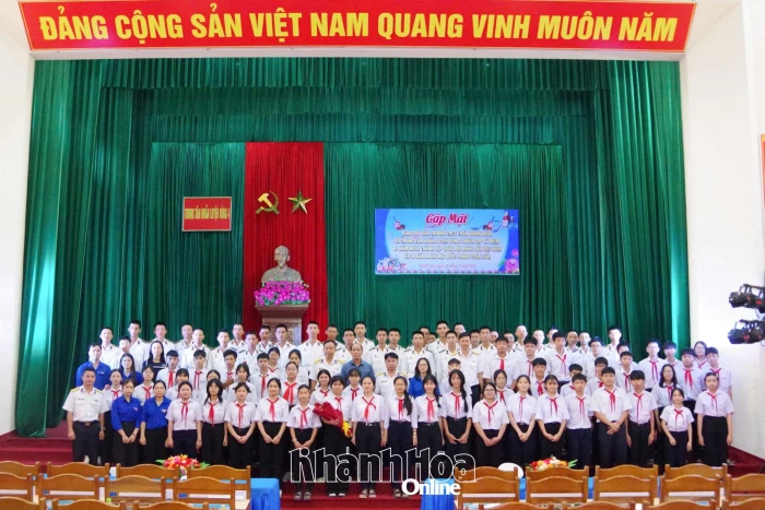 Trung tâm Huấn luyện Vùng 4 Hải quân gặp mặt, giao lưu nhân kỷ niệm 81 năm Ngày thành lập Quân đội nhân dân Việt Nam