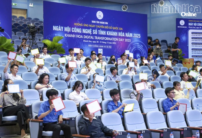 Gần 100 thí sinh tham gia thi Rung chuông vàng tìm hiểu về chuyển đổi số