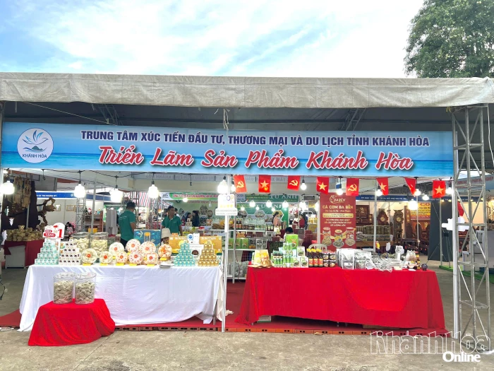 Hội chợ - Triển lãm quà tặng, sản phẩm công nghiệp nông thôn tiêu biểu tại Đắk Lắk: Tỉnh Khánh Hòa có 9 doanh nghiệp tham gia