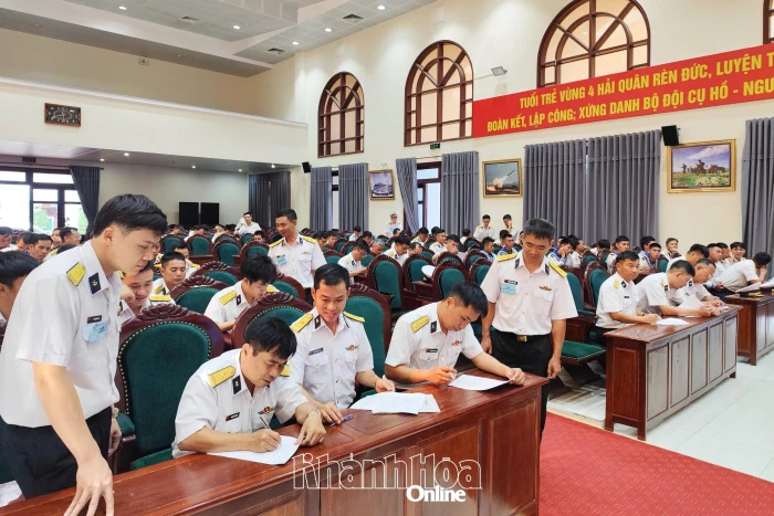 Vùng 4 Hải quân tổ chức Hội thi "Vũ khí tốt, xe máy, kho, trạm, xưởng chính quy, mẫu mực, an toàn"