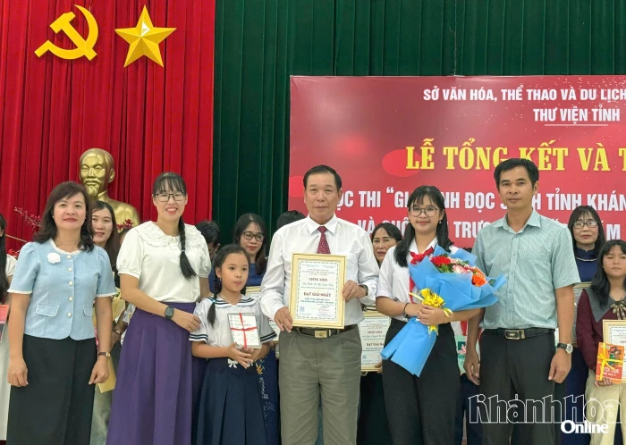 Tổng kết, trao giải cuộc thi gia đình đọc sách và tìm hiểu về Cách mạng tháng Tám