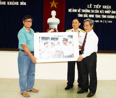 Tiếp nhận 64 bức ảnh về Trường Sa