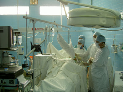 Năm 2010, Khoa Phẫu thuật hồi sức (PTHS), Bệnh viện Đa khoa khu vực (BVĐKKV) Cam Ranh đã áp dụng thành công phương pháp gây tê thần kinh đùi (GTTKĐ) trong phẫu thuật vùng gối và vùng cổ xương đùi.