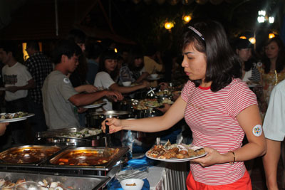  Tuy mới mở nhưng Việt Restaurant đã trở thành điểm đến của rất đông thực khách.