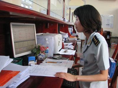 Thực hiện thủ tục hải quan điện tử tại Chi cục Hải quan cửa khẩu Cảng Nha Trang. 