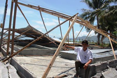   Được UBND xã đồng ý tự tháo dỡ, nhưng công trình trại nuôi trồng thủy sản nhà ông Hùng vẫn bị đập phá.