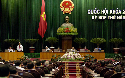 Trong phiên trả lời chất vấn đại biểu Quốc hội, chiều 14-6, Phó Thủ tướng Nguyễn Xuân Phúc cho biết Chính phủ cũng xây dựng chương trình trung hạn đến năm 2015 nhằm khôi phục nền kinh tế. Ảnh: VGP/Nhật Bắc