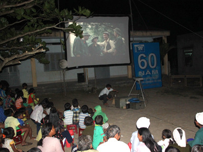 Phim màn ảnh rộng, niềm khao khát một thời của trẻ em các miền quê nghèo.