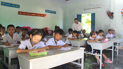 Thầy và trò Trường Tiểu học Ninh Vân trong giờ học.