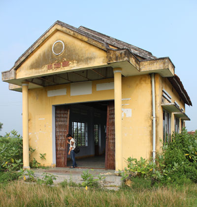 Do không có người quản lý và không được sử dụng thường xuyên, nhà sinh hoạt cộng đồng thôn Buôn Lác, xã Ninh Tây đã hư hỏng, xuống cấp.