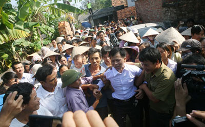 Ông Nguyễn Thanh Chấn (huyện Việt Yên, Bắc Giang) ngày được thả về sau 10 năm ngồi tù. Ảnh minh họa