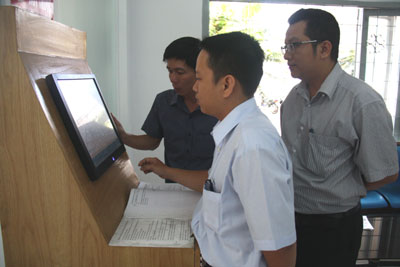 Đoàn kiểm tra hệ thống Đăng ký kinh doanh trực tuyến tại Bộ phận một cửa liên thông của Sở Kế hoạch và Đầu tư